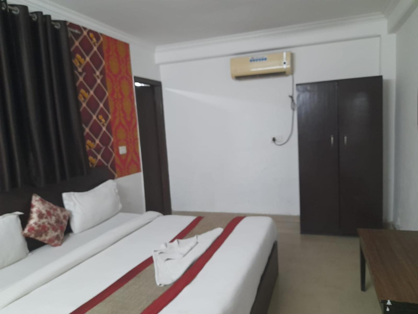 Hotel Airport Aditya Inn Neu-Delhi Exterior foto